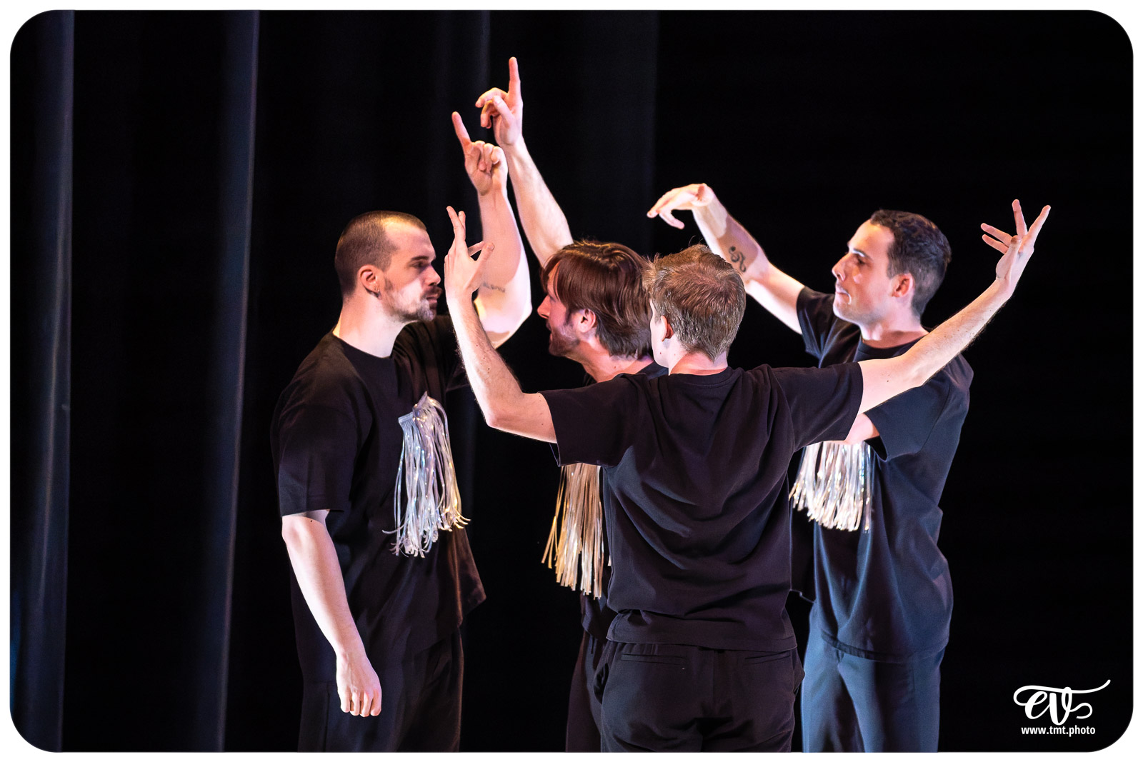 A4 (COMME LA FEUILLE) CIE CHICOS MAMBO